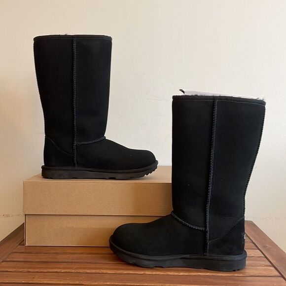 UGG Classic Tall II Boots Black Big Kid Size 4 Y - Picture 3 of 13
